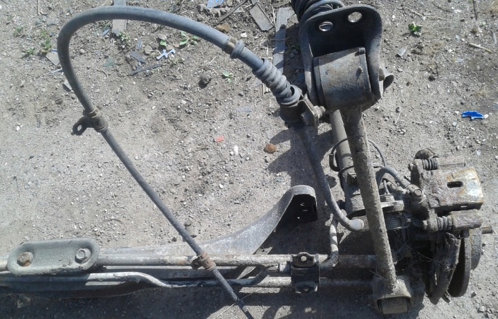 AXE ARRIÈRE ARRIÈRE POUTRE AMORTISSEURS RESSORTS KIA CERATO I HAYON BERLINE COMPACTE 04-08
