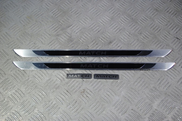 MOLDURAS DISEÑO PARA UMBRALES EMBLEMA MATCH 5M0853688 VW GOLF VI PLUS RESTYLING 