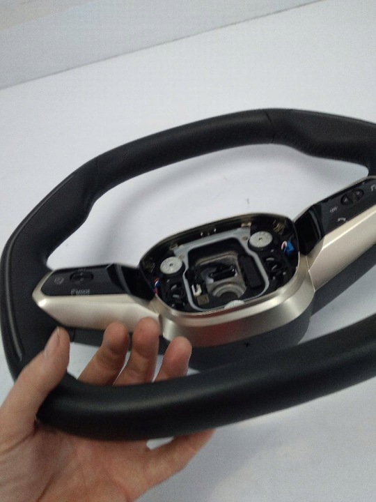 VOLANT CUIR MULTIFONCTION BMW 7 G70 5A6A600 5A6A601