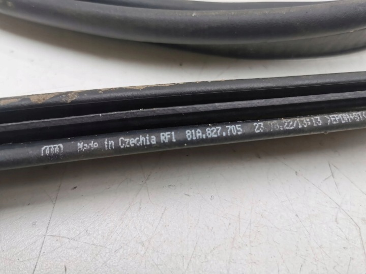 AUDI Q2 2022 JOINT D'ÉTANCHÉITÉ COUVERCLES DE COFFRE COUVERCLES DE COFFRE 81A827705