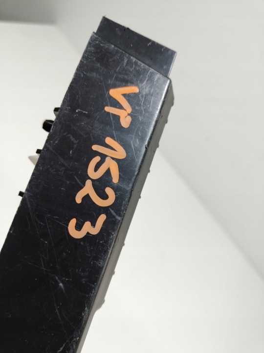 FIXATION BAGUETTES SEUIL DROIT AVANT VOLVO XC60 II 32216524