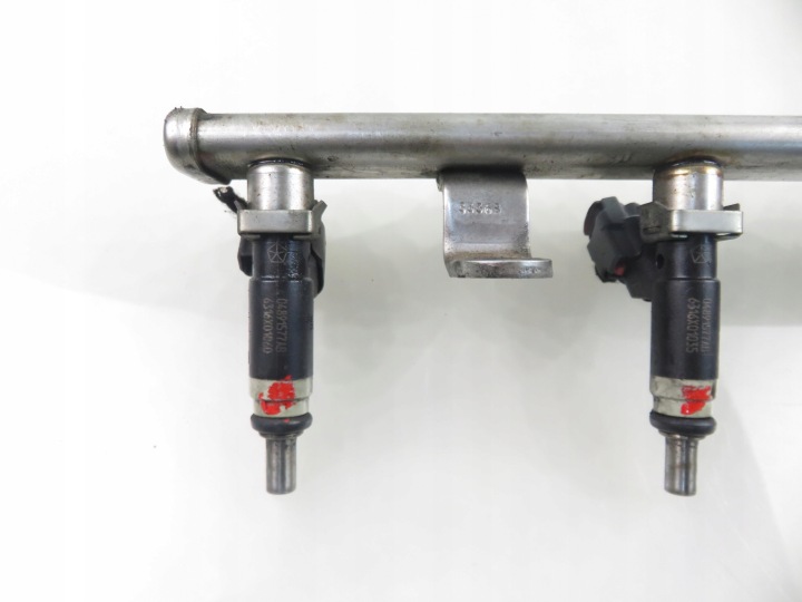 MOULURE INJECTION 04891577AB