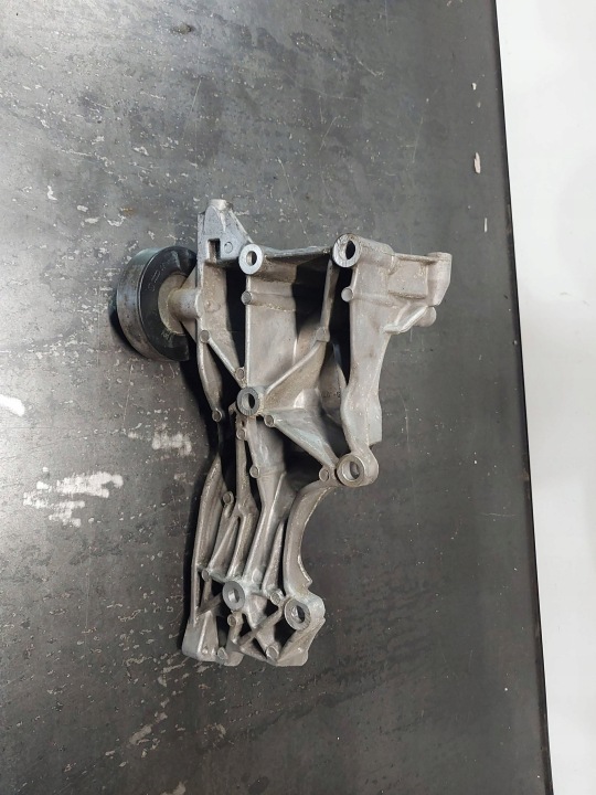 FIXATION ALTERNATEUR AUDI A4 B6 8E 8H 06D903143C
