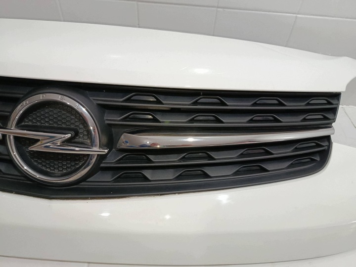GRILLE CALANDRE HAUT PARE-CHOCS OPEL VIVARO C ZAFIRA D HAL 238