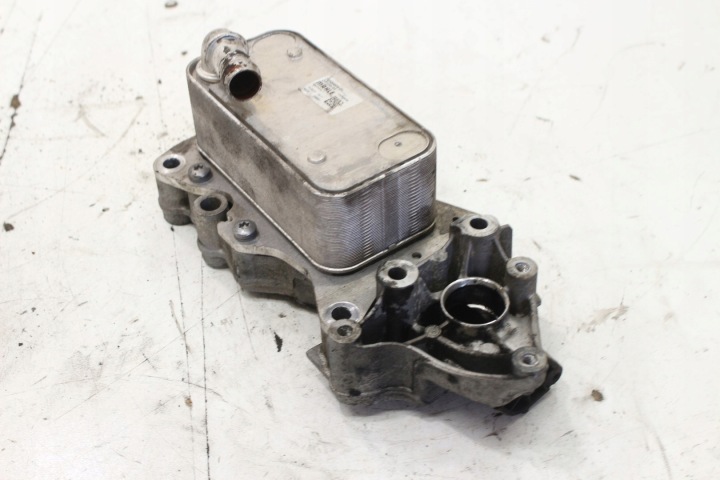 RADIATEUR HUILES SUPPORT 70586826 MERCEDES W212 2.2 CDI