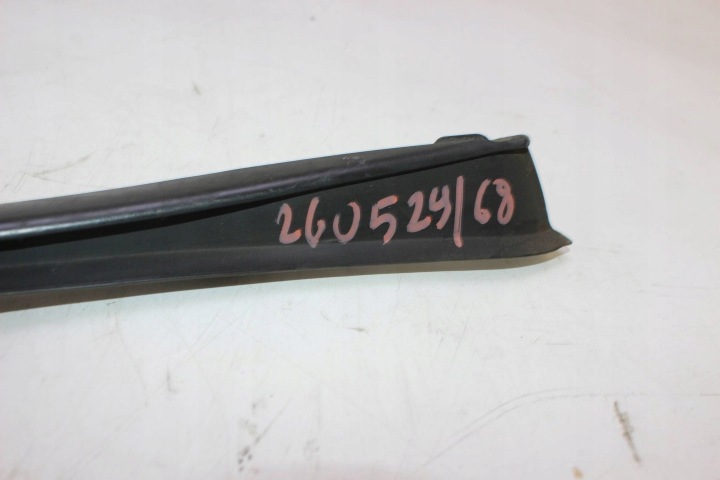 BMW X1 F48 F49 2021 GAUCHE CÔTÉ MOULURE PARE-BRISE AVANT
