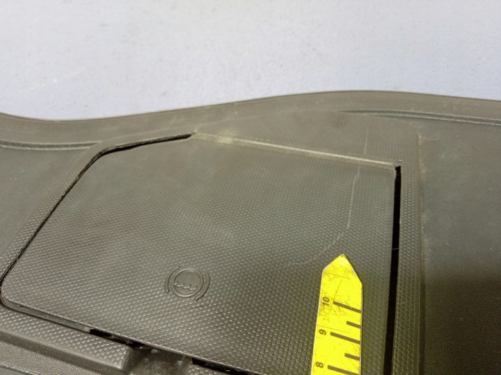 AUDI A6 C7 DOUBLURE DE PASSAGE DE ROUE SUPÉRIEUR EUROPE 4G8819447