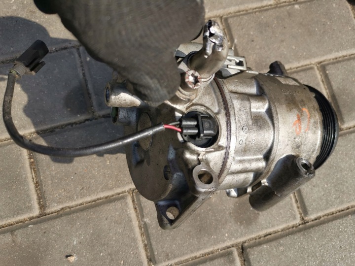 COMPRESSEUR DE CLIMATISATION A0022301411 MERCEDES W169