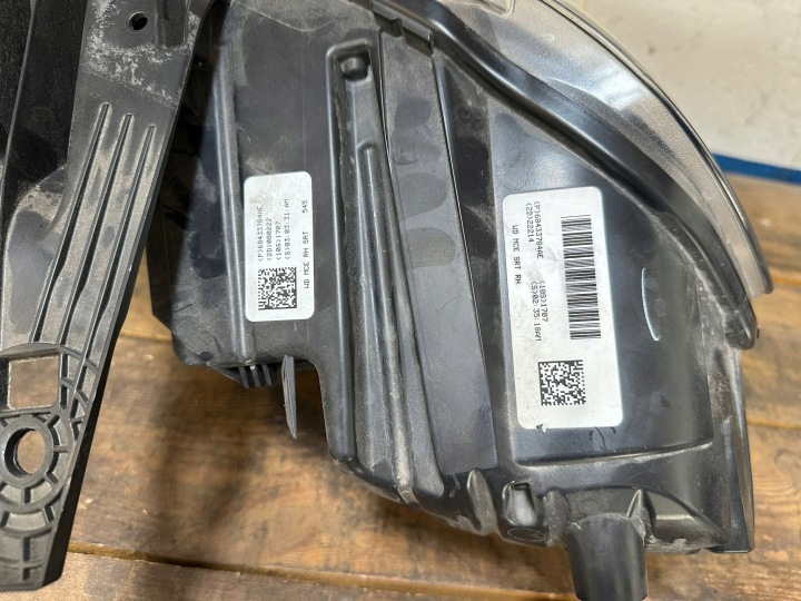 PROJECTEUR DROITE CÔTÉ DODGE DURANGO III 68433784AE