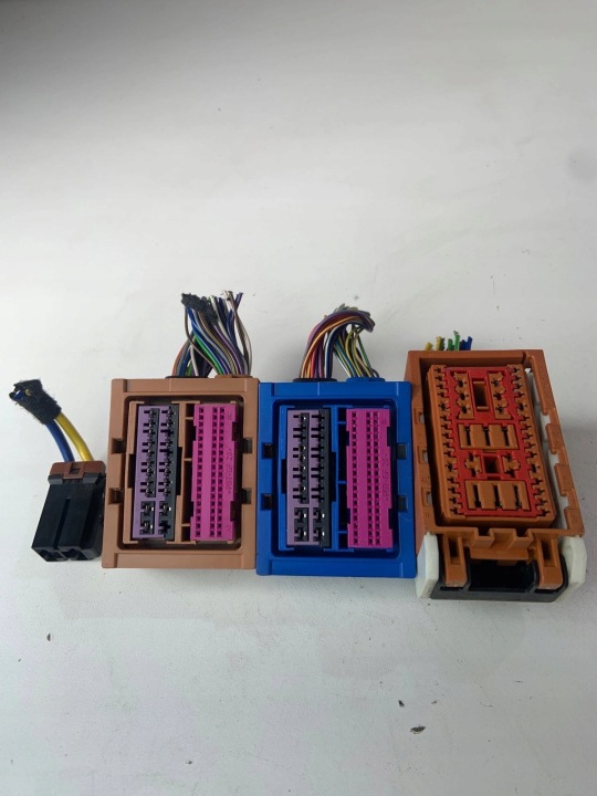 BIELLES PUCE PUCE BOÎTES FUSIBLES FUSIBLE FORD TRANSIT MK8 AU