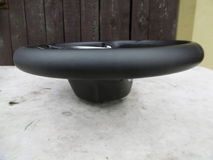 VOLANT MULTIFONCTIONNELLE VW TOURAN II 15-