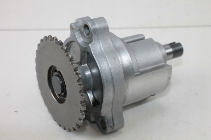 SUZUKI VL 800 VOLUSIA POMPE HUILES