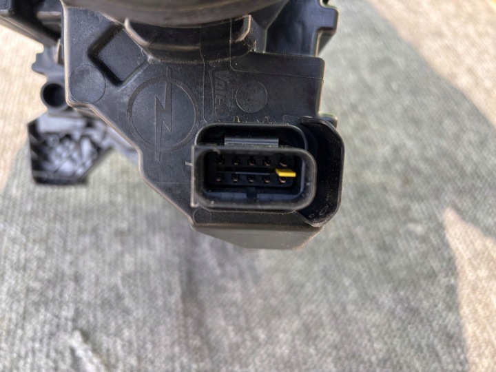 OPEL MOKK B 2 II PHARE GAUCHE AVANT GAUCHE AVANT PROJECTEUR