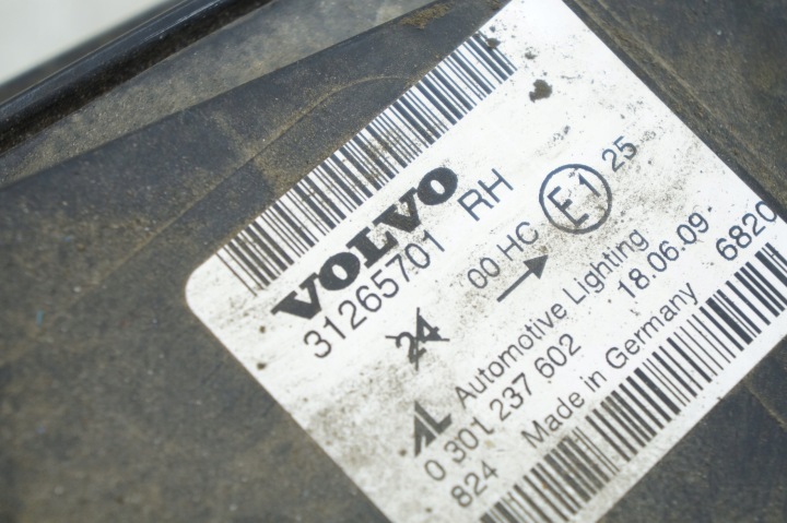 VOLVO V50 S40 LIFT UNIVERSEL PHARE DROITE AVANT AVANT 31265701 0301237602 UK