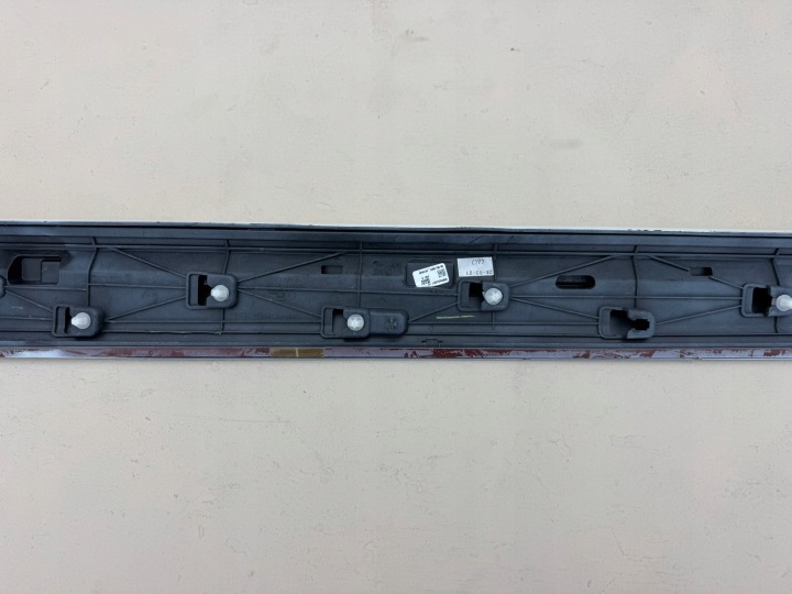 SKODA SUPERB 3 III 15R- MOULURE PORTES DROITE DROIT AVANT 3V0853294A