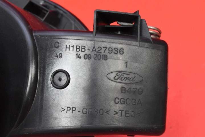 CLAPET GOULOTTE DE REMPLISSAGE CARBURANTS HH JU5A-9A095-AA FORD FIESTA MK8 5D HAYON 17-21