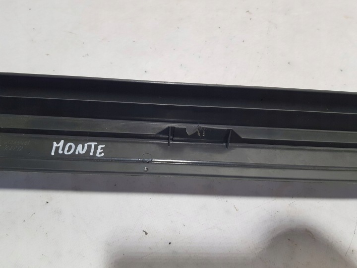 MOULURE SEUIL REVÊTEMENT GAUCHE MERCEDES SL R230 W230