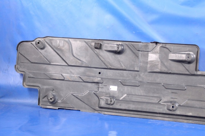 PROTECTION CHÂSSIS DROITE MERCEDES W204 A2046100208