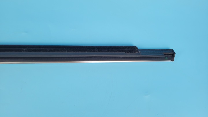 MERCEDES W206 C200 23R MOULURE RACLOIR DROIT AVANT A2067201700