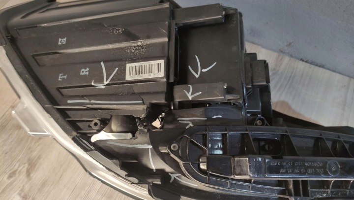 CITROEN DS5 PHARE DROITE AVANT AVANT 9806092980