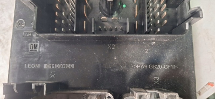 BOÎTE FUSIBLES OPEL ASTRA IV C11000139