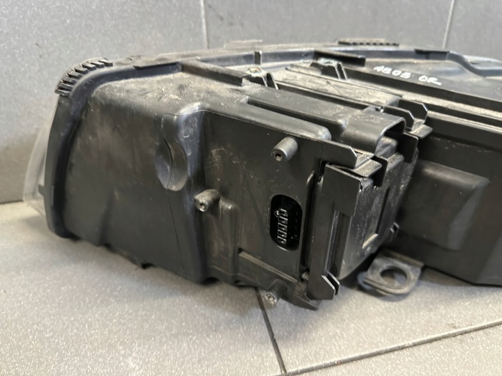 PHARE DROIT AVANT BI-XENON AUDI A8 D3 UK GOLA SANS PRZETWORNIC 4E0941004BF