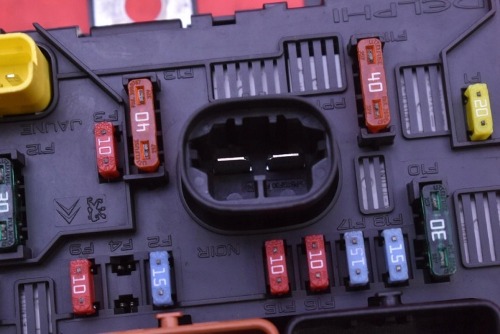 BOÎTE FUSIBLES BSM 9664055780 PEUGEOT 307 1 I SW 2.0 HDI 136 KM