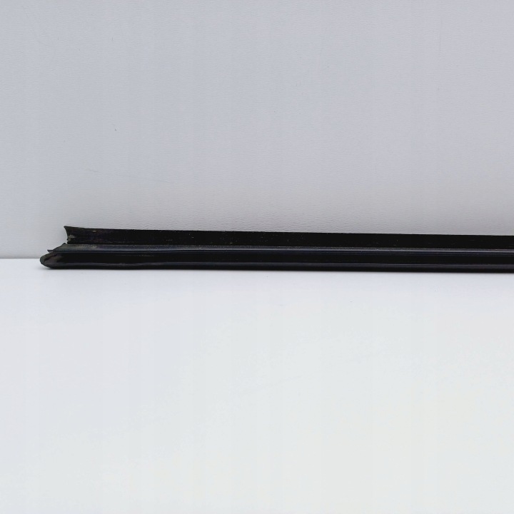 MOULURE RACLOIR DROIT ARRIÈRE OPEL CORSA B NR347