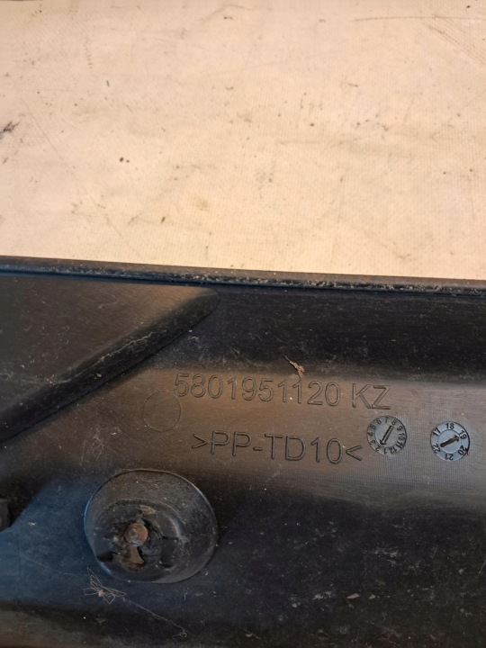 DOUBLURE DE PASSAGE DE ROUE L+P ENSEMBLE 2PCS IVECO DAILY IV 14- 5801951120 5801951075