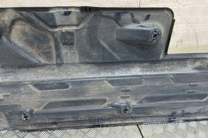 DROITE PROTECTION CHÂSSIS MERCEDES-BENZ C (W204) A2046807708 2.14L DIESEL 120KW