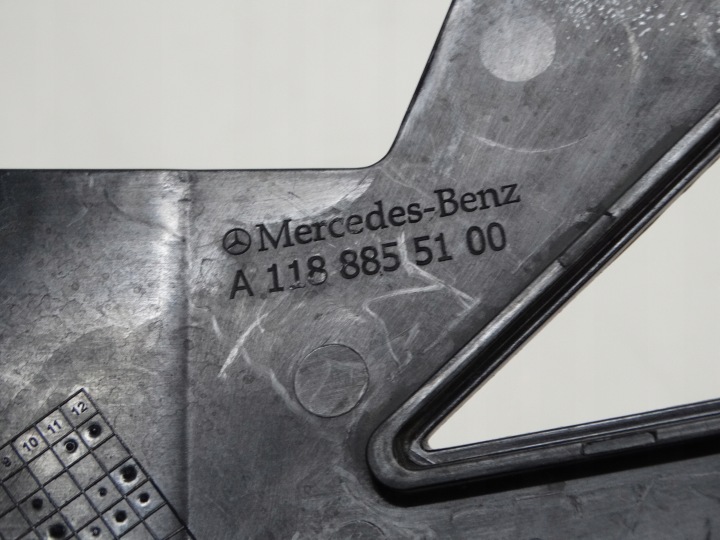 GLISSIÈRE FIXATION PARE-CHOCS GAUCHE MERCEDES CLA W118
