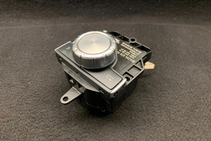 PANNEAU COMMUTATEURS MERCEDES-BENZ E (W212) A2048709958 2.0L DIESEL 120KW