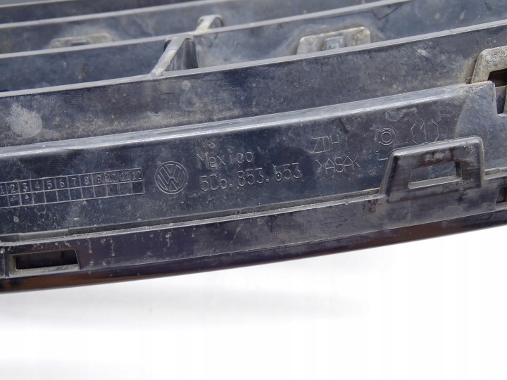 GRILLE CALANDRE RADIATEUR LOGO VW JETTA VI 5C6853653