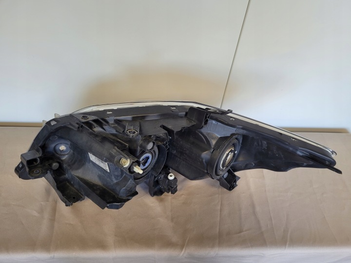 TOYOTA AURIS I DROITE PHARE AVANT LENTILLE LIFT