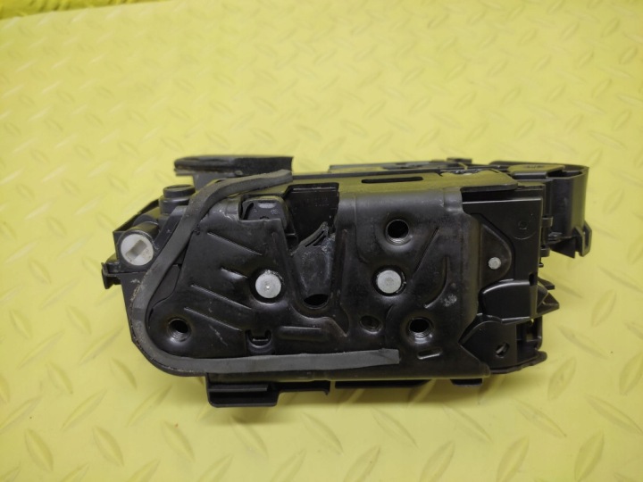 SKODA RAPID II SERRURE DE PORTE GAUCHE ARRIÈRE A5E5TA839015E