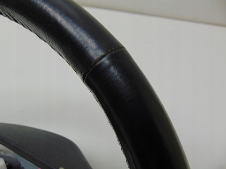 VOLANT CUIR AVEC MULTIFONCTION TOYOTA URBAN 45103-52031