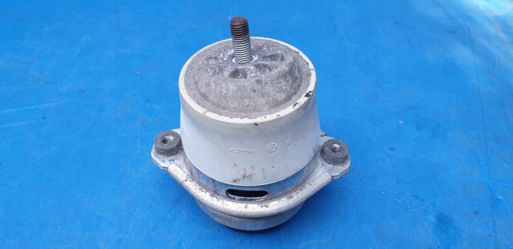 COUSSIN FIXATION MOTEUR PORSCHE CAYENNE 958 4.8