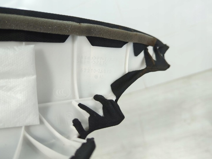 GARNITURE MONTANTS AVANT DROITE CÔTÉ LEXUS UX (2018 2026) 62210-76030