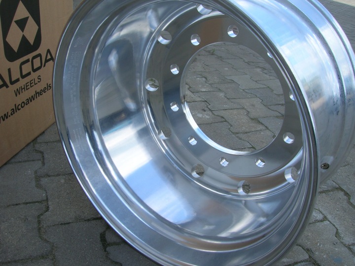 ALCOA 11.75X22.5 26 ET135 DURA BRIGHT SCANIA NEUF WOLSZTYN