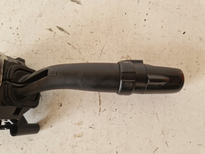 COMMUTATEUR MANETTE CLIGNOTANTS TOYOTA AVENSIS T25 UNIVERSEL 2.2 D-CAT