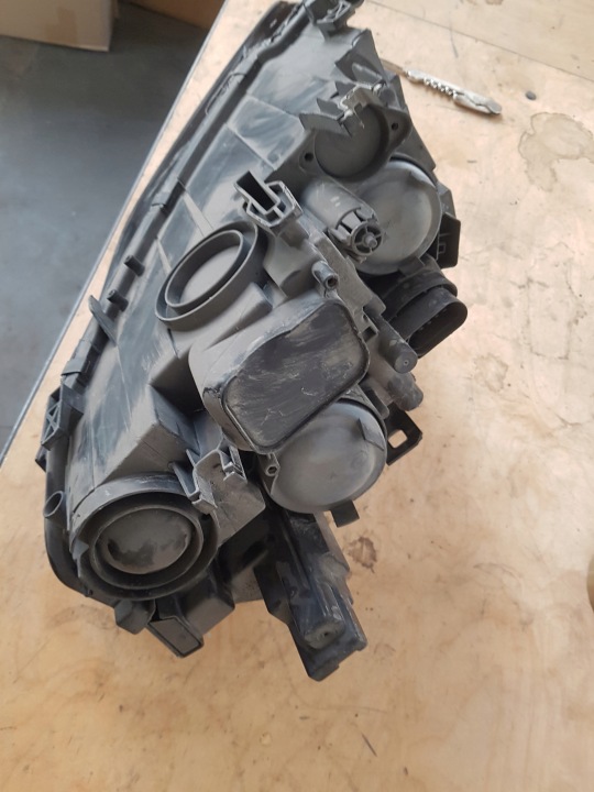 AUDI A4 B8 PHARE DROITE AVANT 8K0941004B