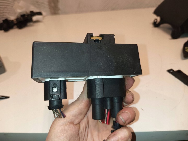 RELAIS VENTILATEUR SKODA FABIA MK1 (6Y) 1008800000