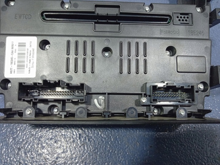 FORD MONDEO MK5 COMMUTATEUR CLIMATISATION I CONDUIT D'AIR HS7T-18E245-CAA