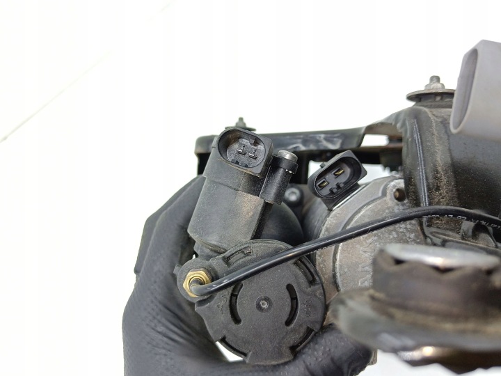 BMW 5 E60 E61 2006 COMPRESSEUR SUSPENSIONS ARRIÈRE PNEUMATIQUE