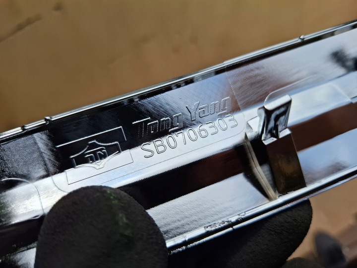SUBARU XV 17- MOULURE REVÊTEMENT CALANDRE GRILLE DE RADIATEUR AVANT