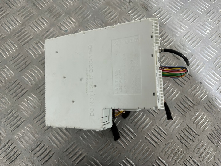 OPEL ASTRA GAUCHE BOÎTE FUSIBLES BIELLES 9851622580