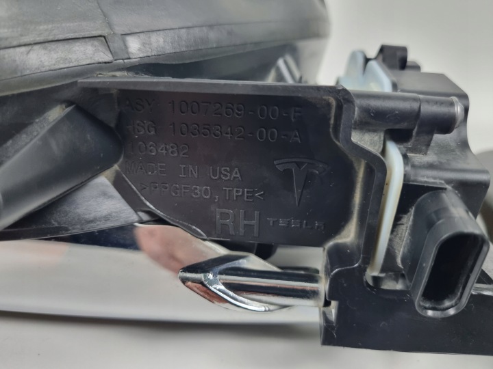 TESLA MODÈLE AVEC JALOUSIE GRILLE PARE-CHOCS GAUCHE 107268-00-D DROITE 1007269-00-F