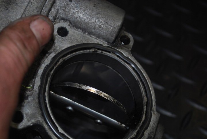 PAPILLON DES GAZ AUDI A4 B7 BKN 3.0 8E0145950D