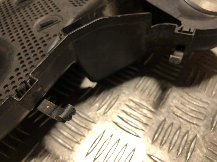 PROTECTION COURROIE DISTRIBUTION AUDI A6 (4B2, C5) 059109123G 2.5L DIESEL 2002