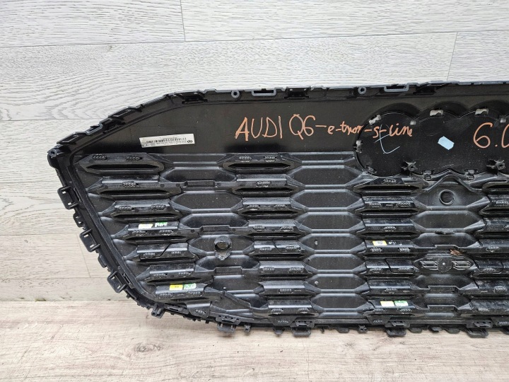 CALANDRE RADIATEUR GRILLE AVANT AUDI Q6 E-TRON 85H853653A